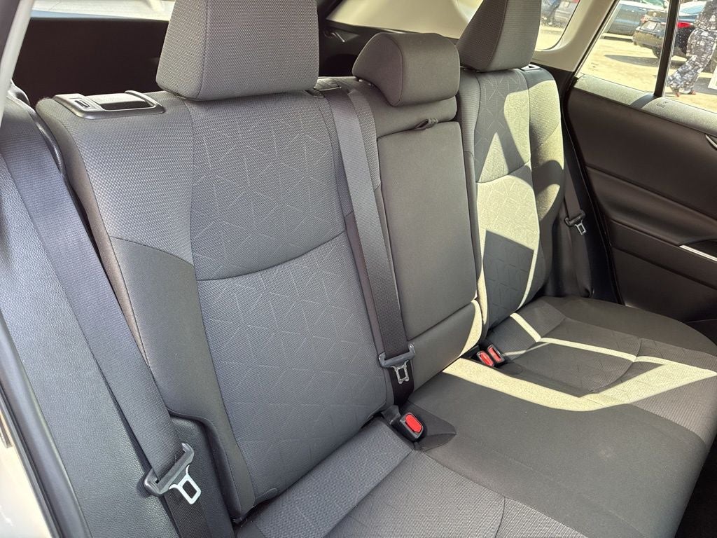 2025 Toyota RAV4 XLE - Photo 25