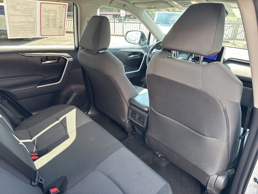 2025 Toyota RAV4 XLE - Photo 26
