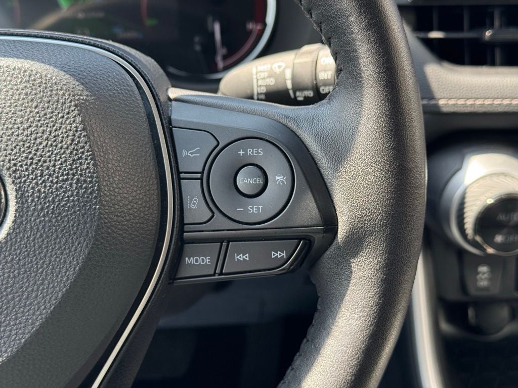 2025 Toyota RAV4 XLE - Photo 37