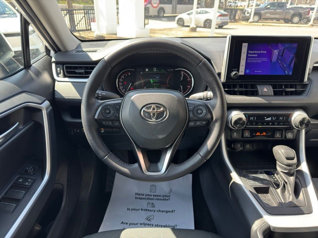 2025 Toyota RAV4 XLE - Photo 38