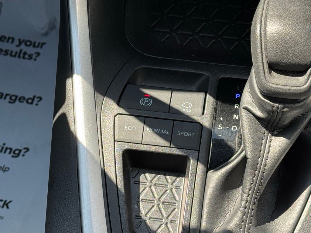 2025 Toyota RAV4 XLE - Photo 40