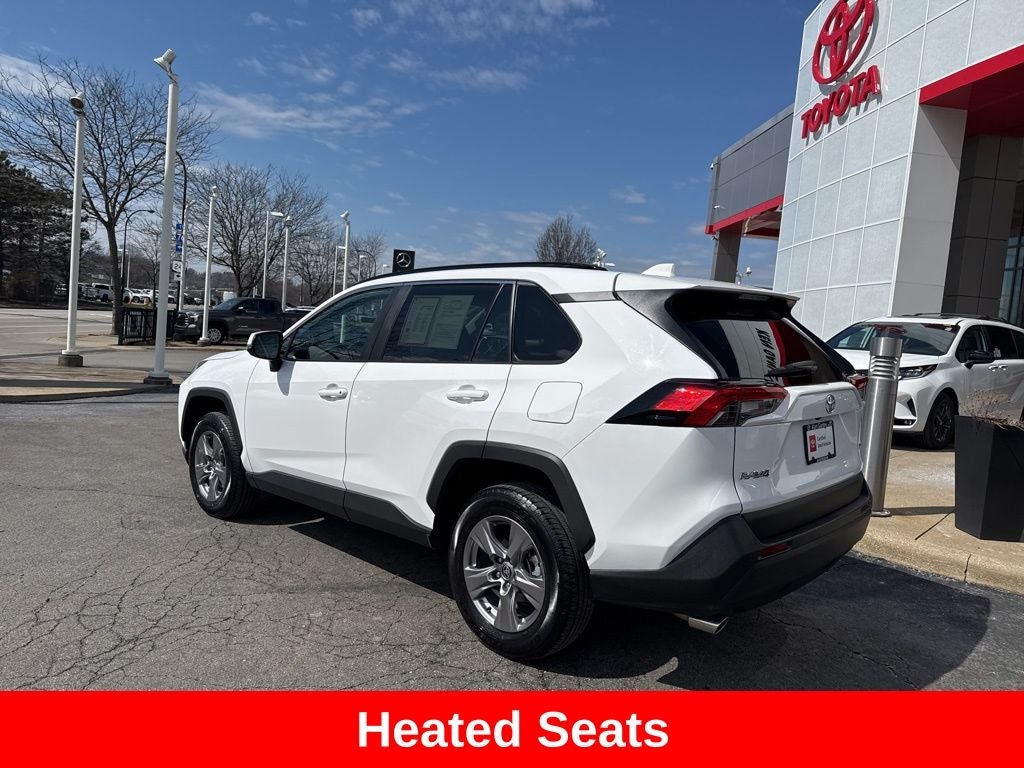 2025 Toyota RAV4 XLE - Photo 6