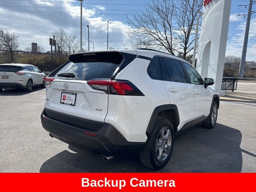 2025 Toyota RAV4 XLE - Photo 8