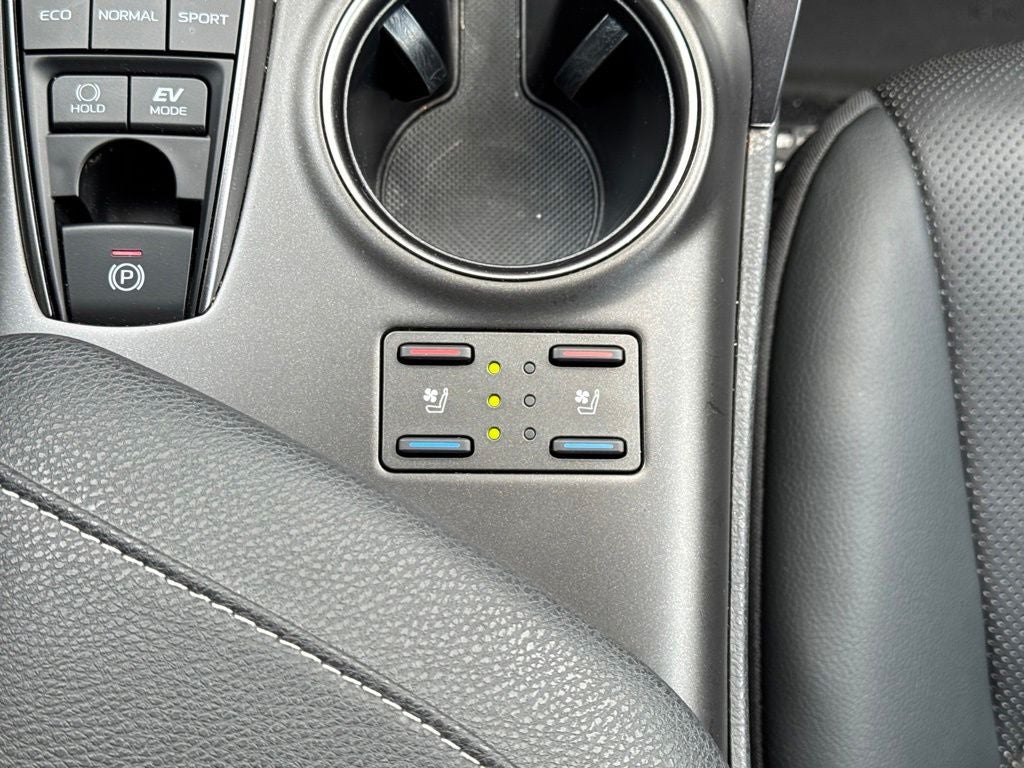 2023 Toyota Camry Hybrid XSE