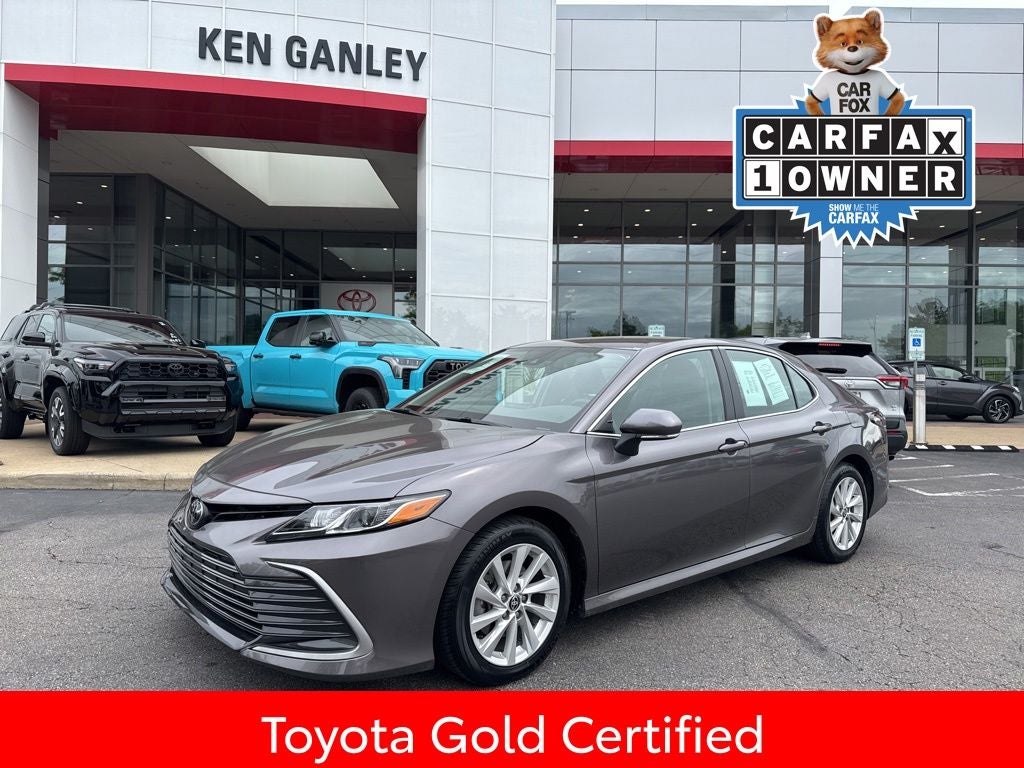 2023 Toyota Camry LE's photo