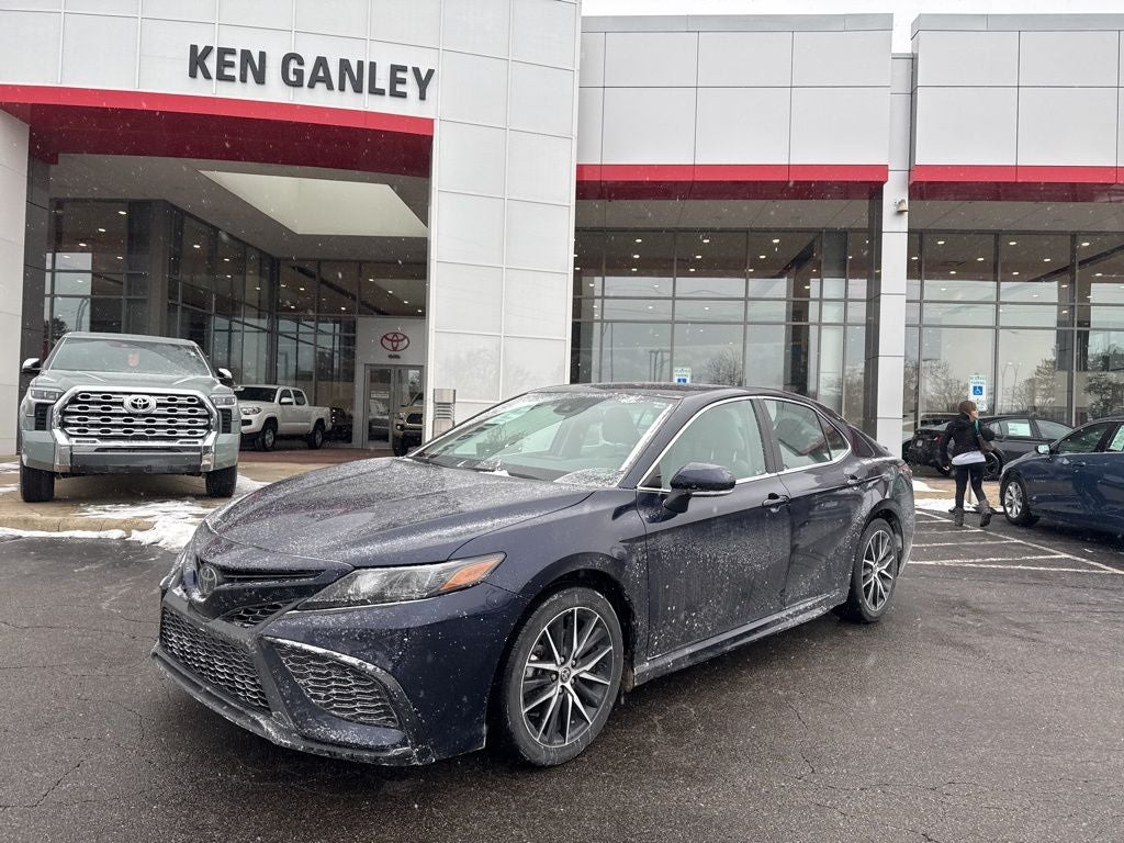 2022 Toyota Camry SE