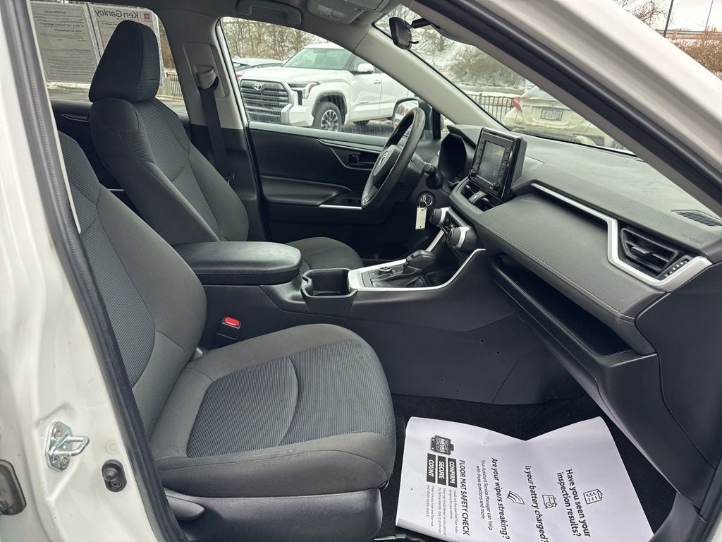 2022 Toyota RAV4 Hybrid LE