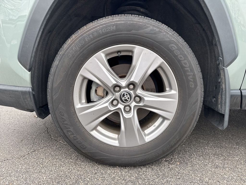 2022 Toyota RAV4 Hybrid XLE