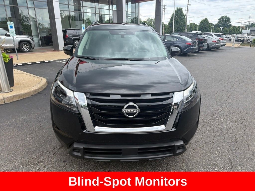 2025 Nissan Pathfinder SV