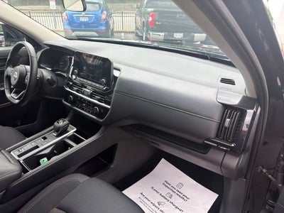 2025 Nissan Pathfinder SV