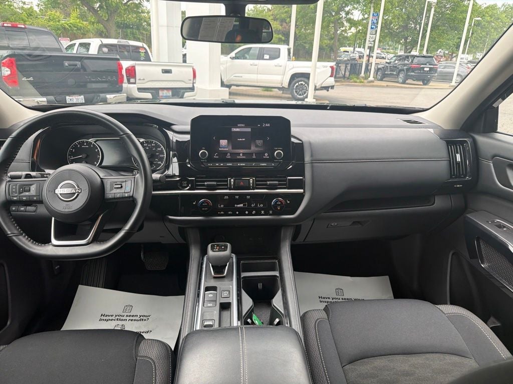 2025 Nissan Pathfinder SV