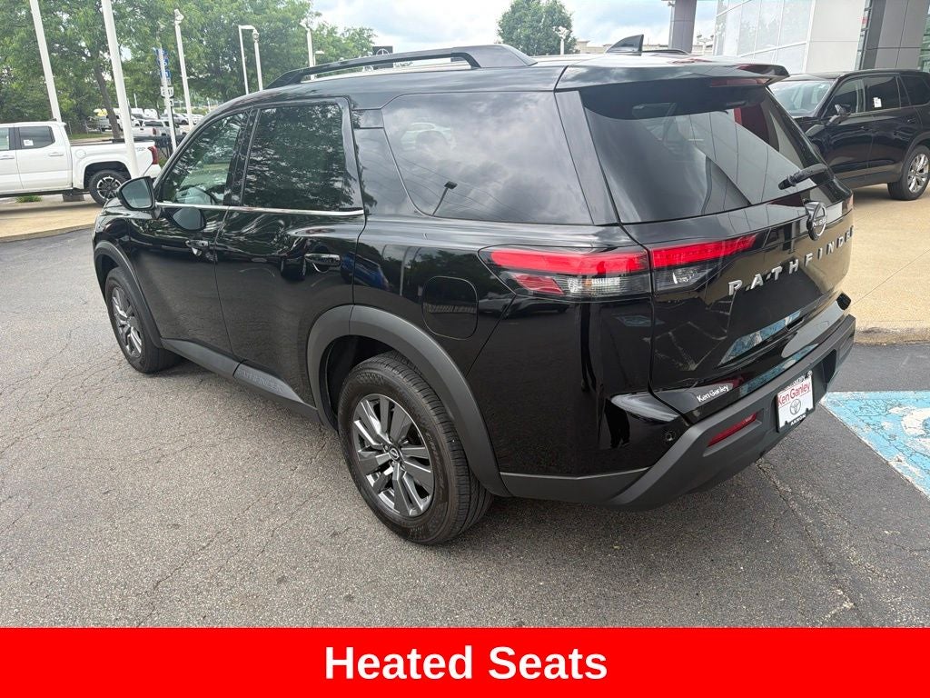 2025 Nissan Pathfinder SV