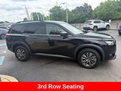 2025 Nissan Pathfinder SV