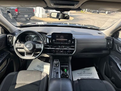 2024 Nissan Pathfinder SV