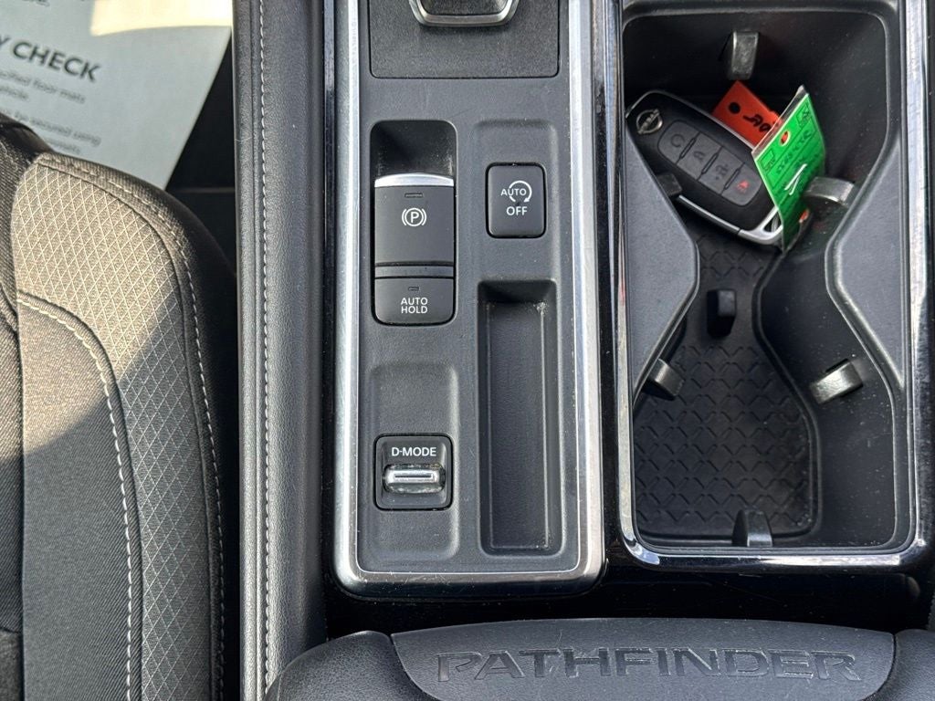 2024 Nissan Pathfinder SV