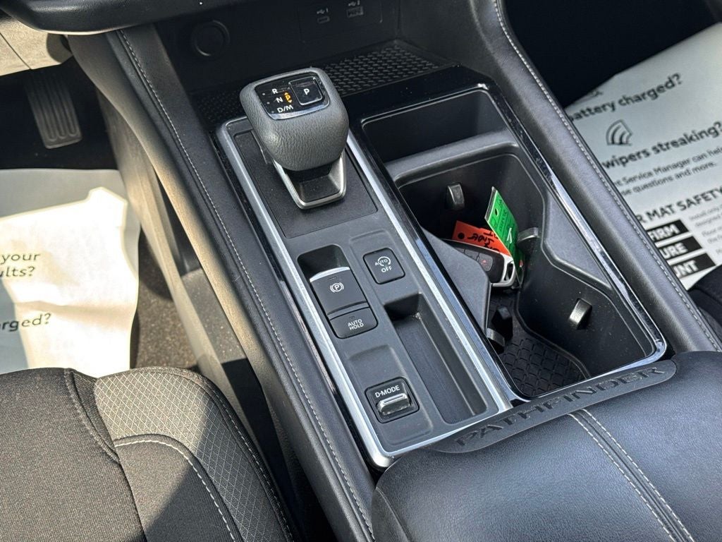 2024 Nissan Pathfinder SV