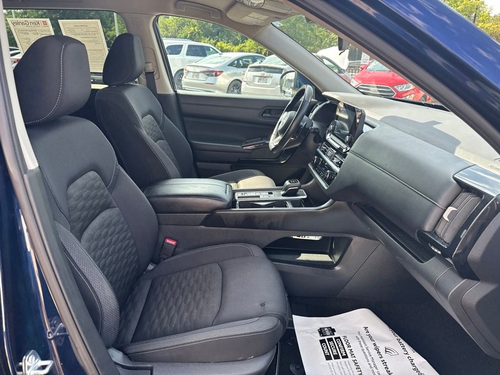 2024 Nissan Pathfinder SV