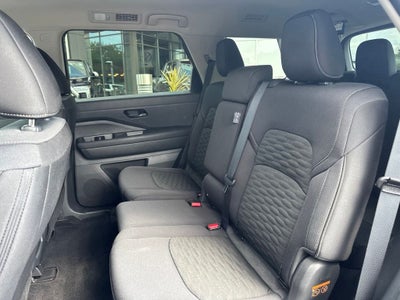 2025 Nissan Pathfinder SV