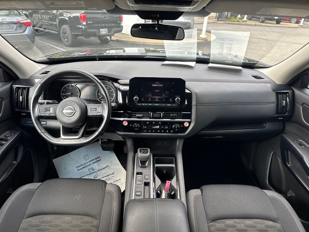 2025 Nissan Pathfinder SV