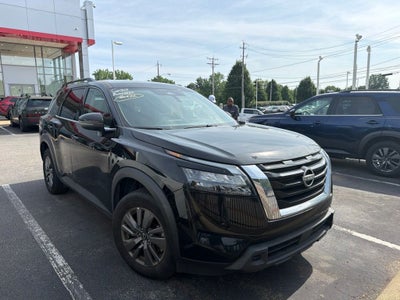 2025 Nissan Pathfinder SV