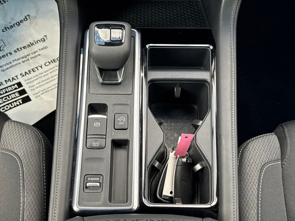 2025 Nissan Pathfinder SV