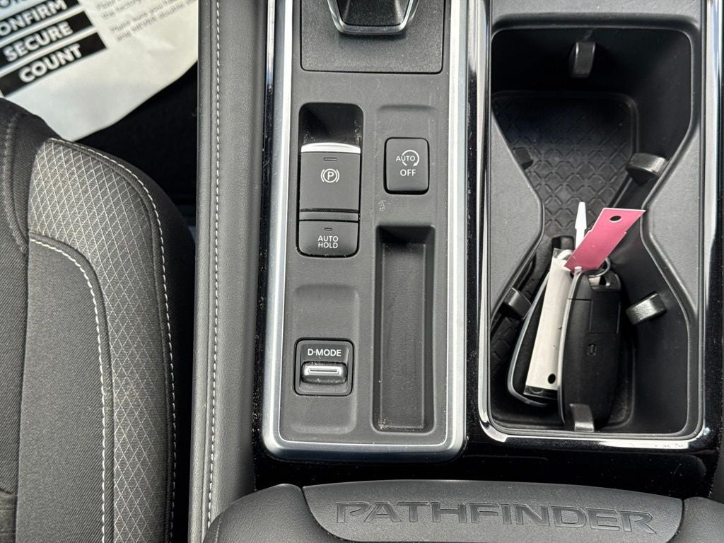 2025 Nissan Pathfinder SV