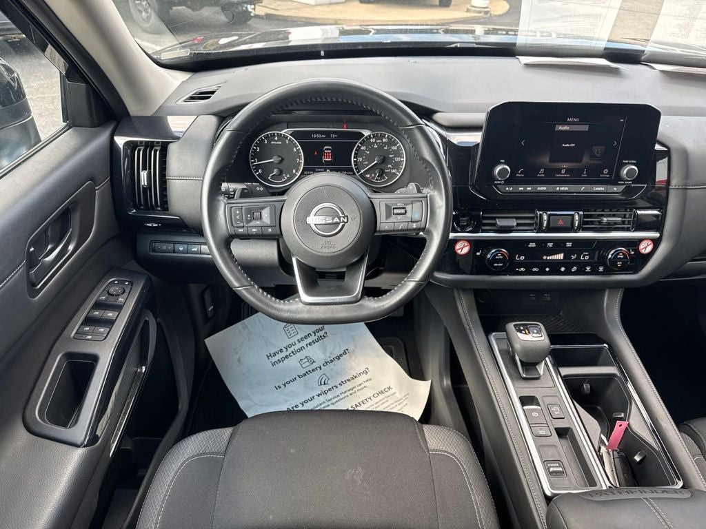 2025 Nissan Pathfinder SV