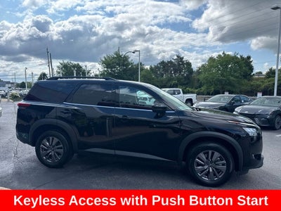 2025 Nissan Pathfinder SV