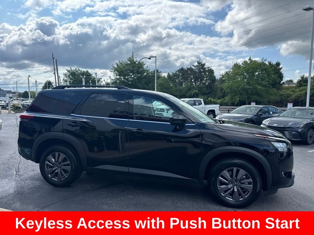 2025 Nissan Pathfinder SV