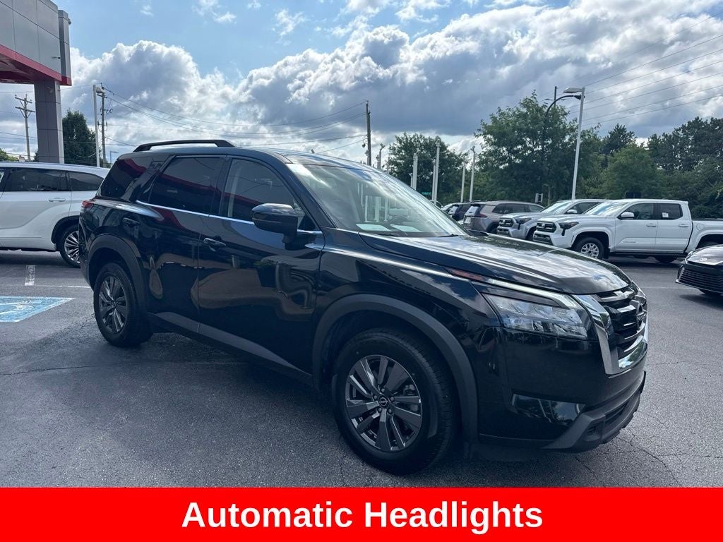 2025 Nissan Pathfinder SV