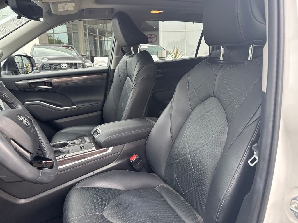 2020 Toyota Highlander Hybrid Platinum