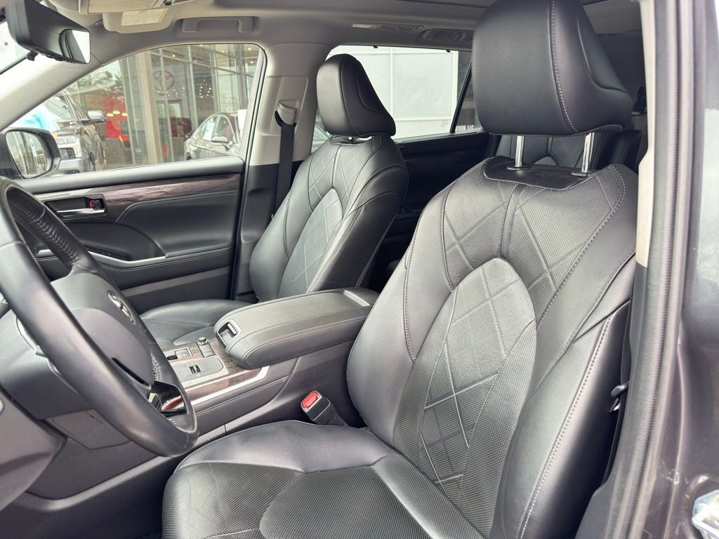 2021 Toyota Highlander Hybrid Platinum