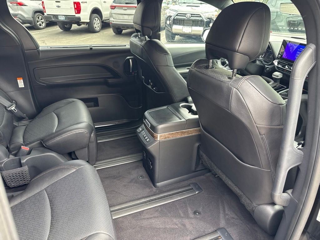 2025 Toyota Sienna Platinum 7 Passenger