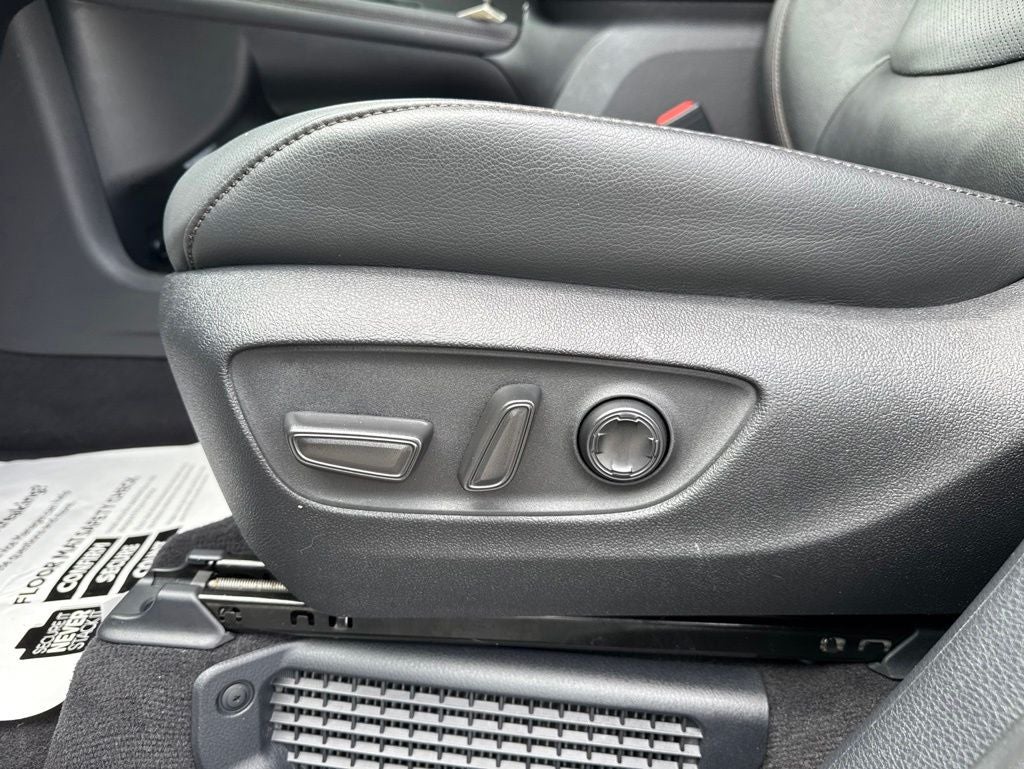 2025 Toyota Sienna Platinum 7 Passenger