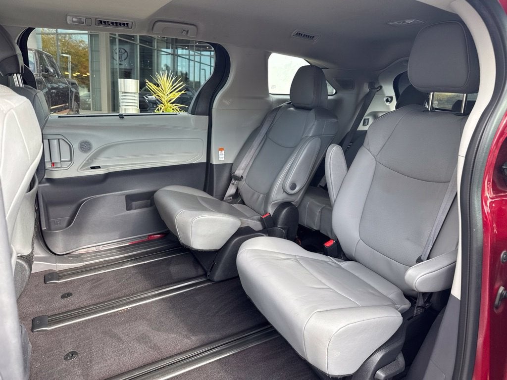 2022 Toyota Sienna XLE 7 Passenger