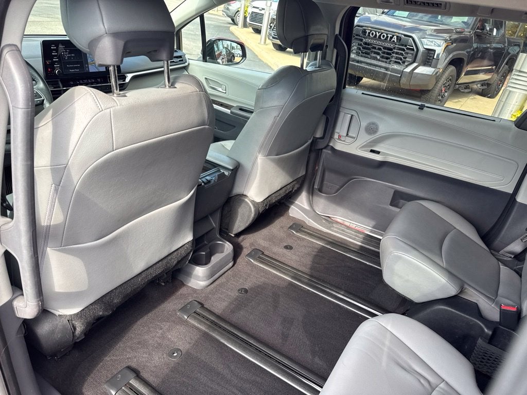 2022 Toyota Sienna XLE 7 Passenger
