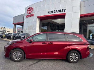 2022 Toyota Sienna XLE 7 Passenger