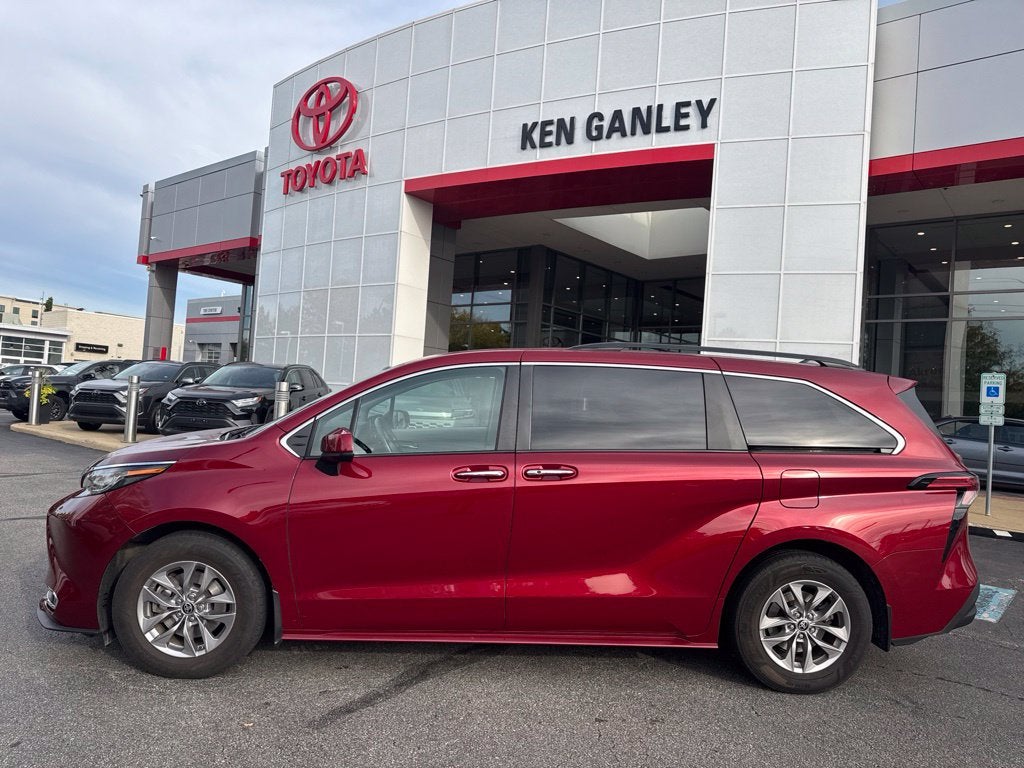2022 Toyota Sienna XLE 7 Passenger