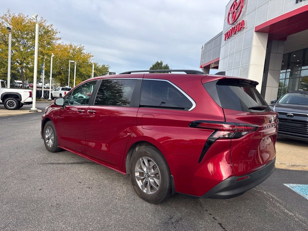 2022 Toyota Sienna XLE 7 Passenger