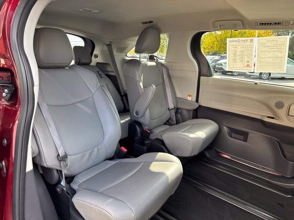 2022 Toyota Sienna XLE 7 Passenger
