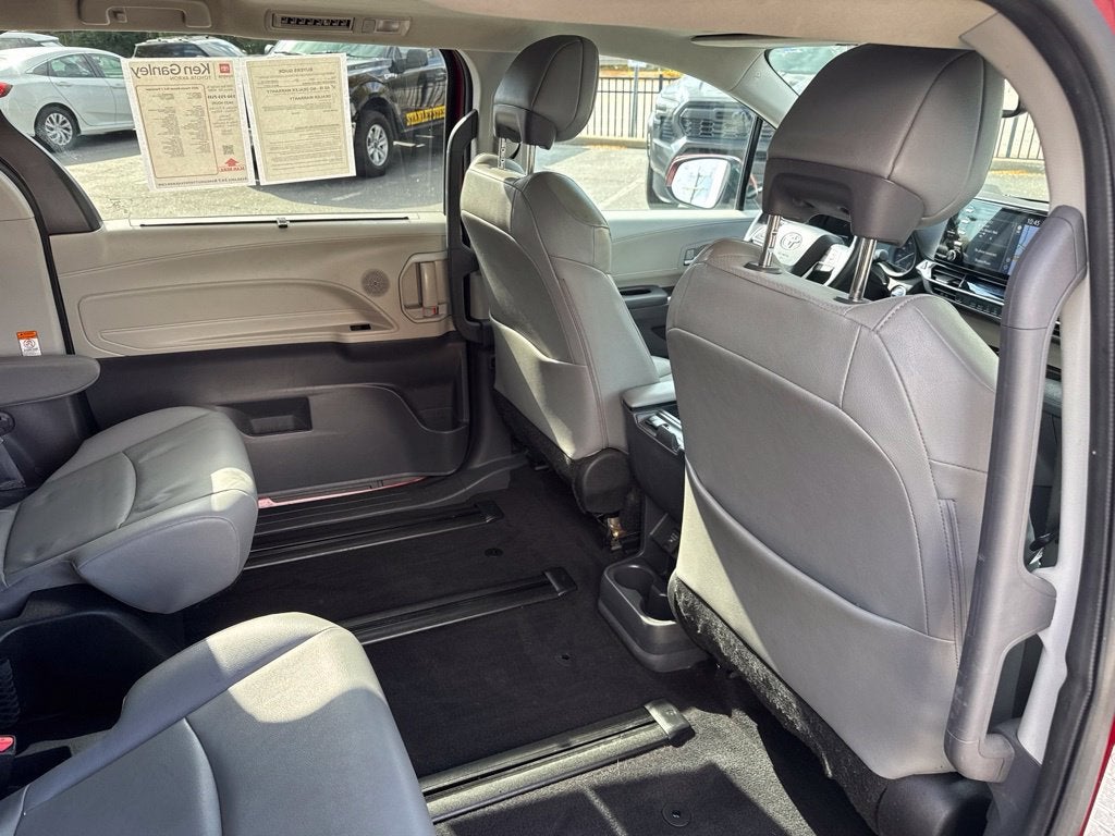 2022 Toyota Sienna XLE 7 Passenger