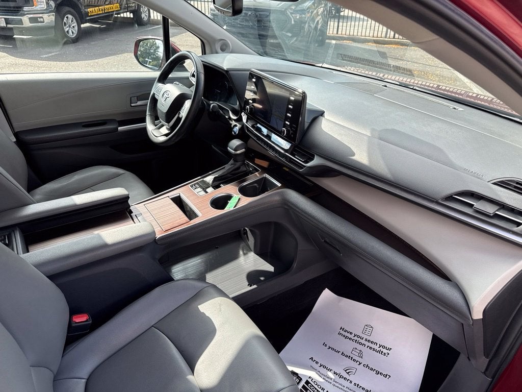 2022 Toyota Sienna XLE 7 Passenger