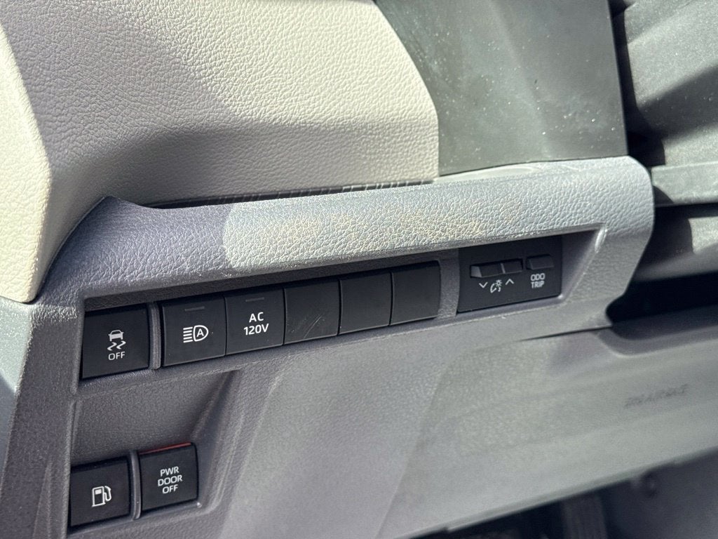 2022 Toyota Sienna XLE 7 Passenger