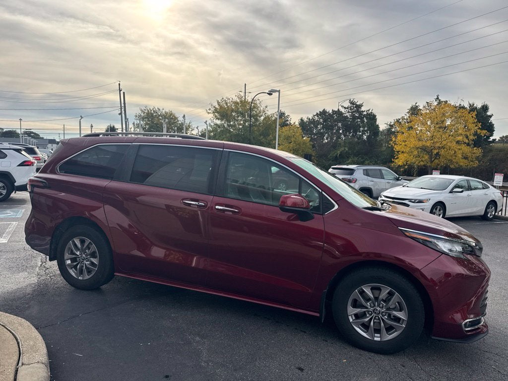 2022 Toyota Sienna XLE 7 Passenger