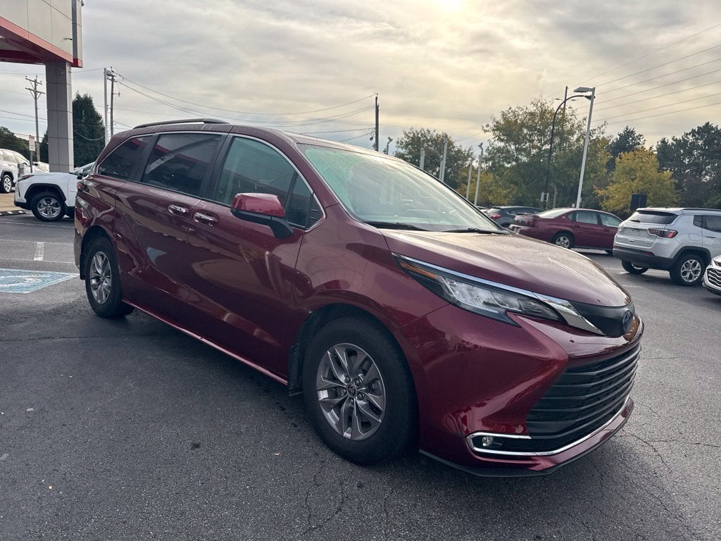 2022 Toyota Sienna XLE 7 Passenger