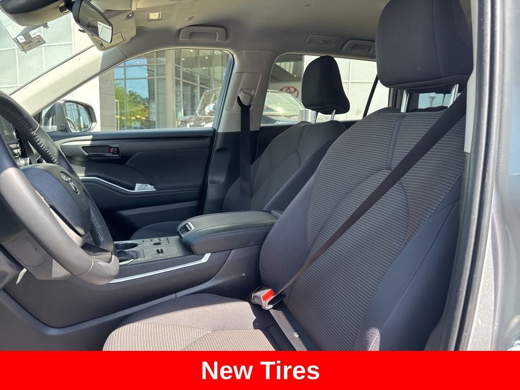 2025 Toyota Highlander LE