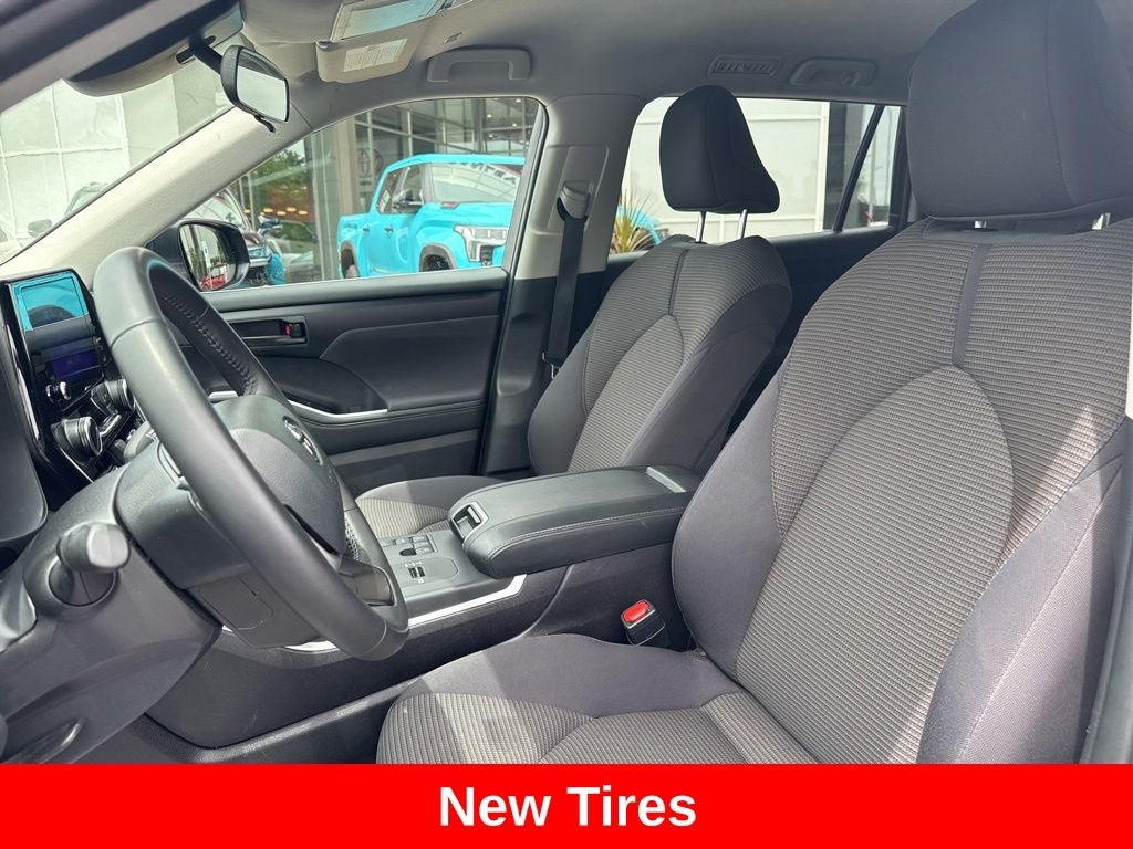 2025 Toyota Highlander LE