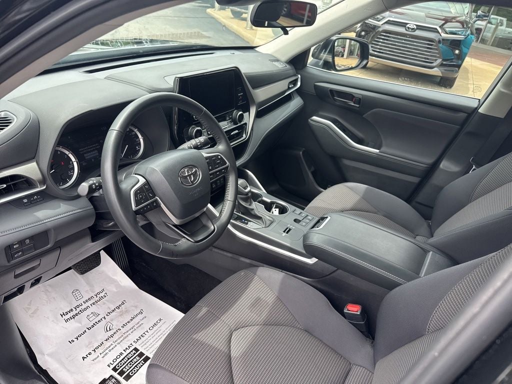 2025 Toyota Highlander LE
