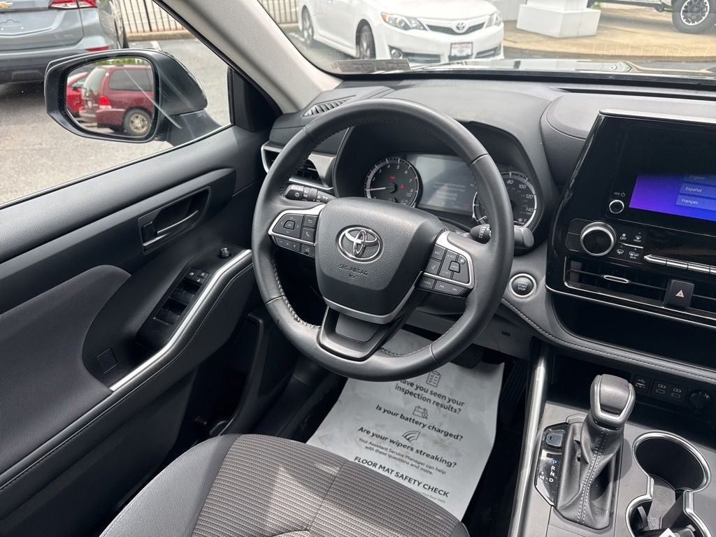 2025 Toyota Highlander LE