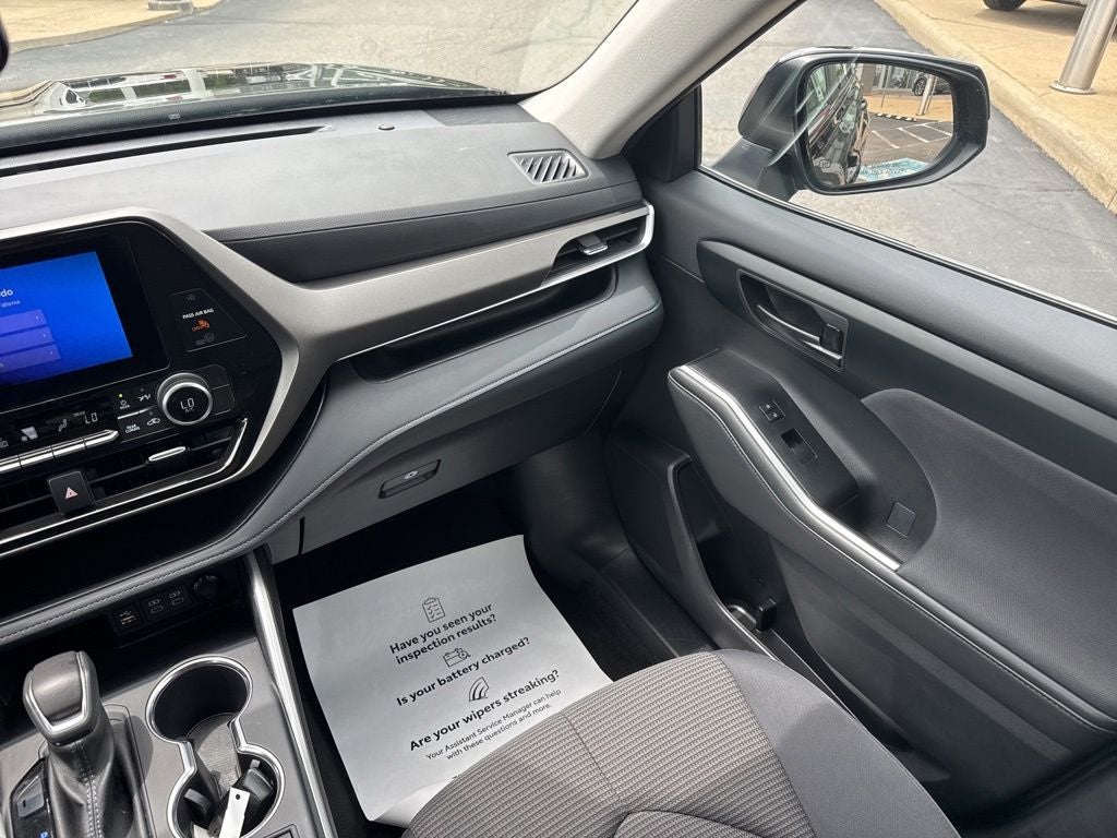 2025 Toyota Highlander LE